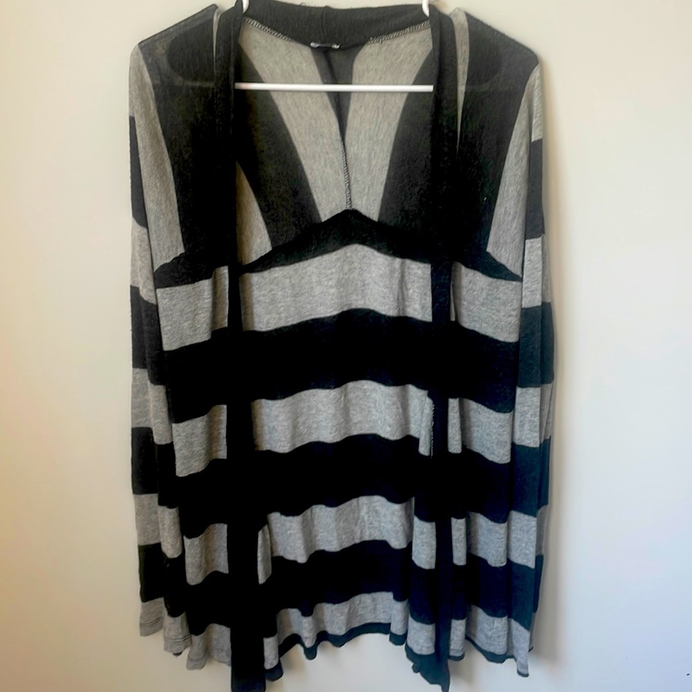 Splendid lightweight sweater size small, dark gray and light gray- Great deal